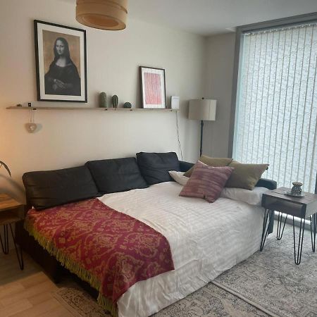 Modern Apartment Located In Cmk Restaurant Quarter Milton Keynes Exterior foto